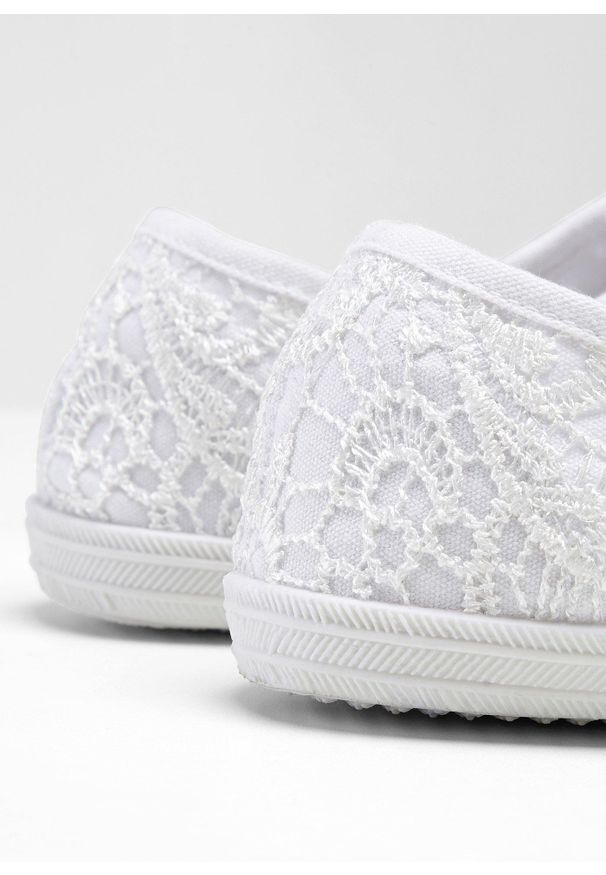 bonprix - Sneakersy. Kolor: biały. Materiał: koronka. Wzór: aplikacja