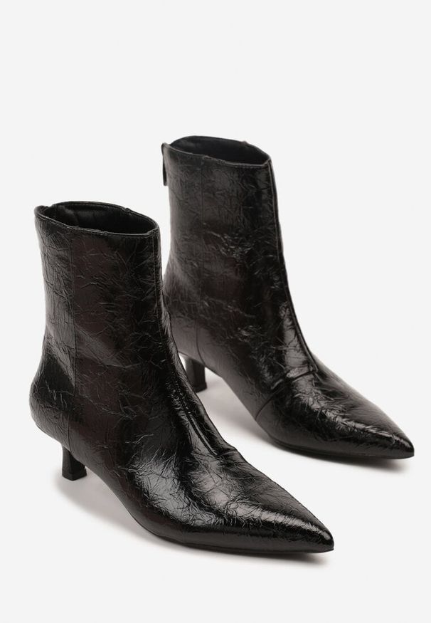 Born2be - Czarne Botki Vices na Obcasie Typu Kaczuszka z Tłoczeniem Zaimea. Okazja: na co dzień. Kolor: czarny. Obcas: na obcasie. Styl: casual, klasyczny, elegancki. Wysokość obcasa: średni