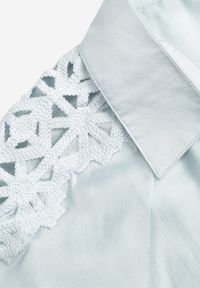 Born2be - Jasnoniebieska Koszula Oversize z Ażurową Wstawką na Ramionach Heleira. Okazja: na co dzień, do pracy. Kolor: niebieski. Materiał: jeans. Wzór: ażurowy. Styl: casual #7