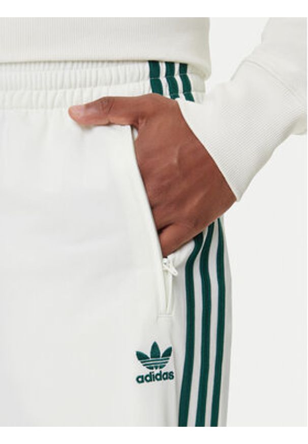 Adidas - adidas Spodnie dresowe adicolor Classics Firebird KA0480 Biały Regular Fit. Kolor: biały. Materiał: syntetyk