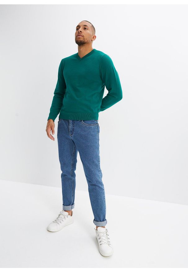 bonprix - Sweter z dekoltem w serek, z dzianiny o gładkim splocie drobnych oczek. Typ kołnierza: dekolt w serek. Kolor: zielony. Materiał: dzianina. Wzór: gładki, ze splotem. Styl: klasyczny
