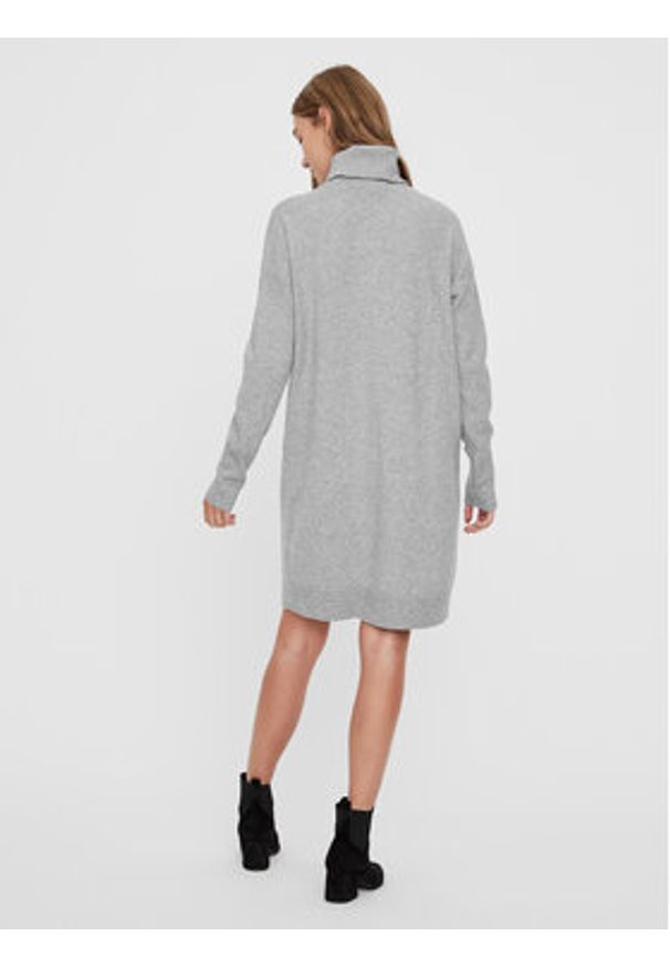 Vero Moda Sukienka dzianinowa 10199744 Szary Regular Fit. Kolor: szary. Materiał: syntetyk, dzianina