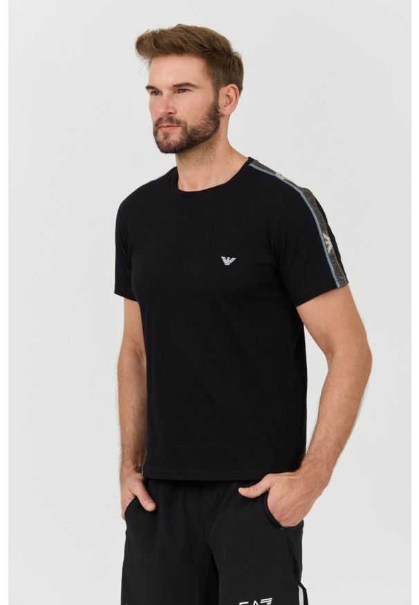 Emporio Armani - EMPORIO ARMANI Czarny t-shirt bande logo. Kolor: czarny