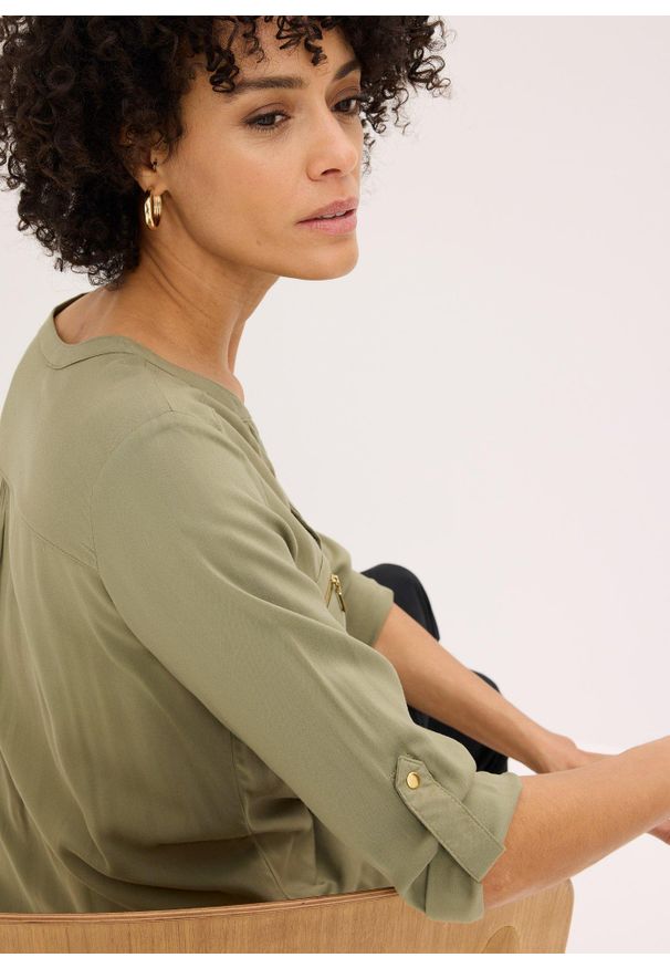 bonprix - Bluzka tunikowa z lejącej wiskozy. Kolor: zielony. Materiał: wiskoza. Styl: elegancki