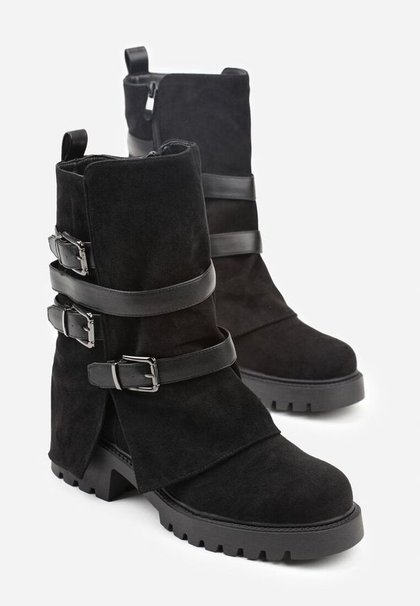 Renee - Czarne Botki Bikery Ozdobione Klamrami i Wywiniętą Cholewką Seride. Okazja: na co dzień. Zapięcie: klamry. Kolor: czarny. Materiał: jeans, wełna, skóra. Szerokość cholewki: normalna. Wzór: aplikacja. Styl: casual