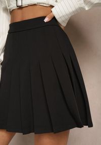 Renee - Czarne Plisowane Spódnico-Spodenki z Wiskozą z Wysokim Stanem Annorys. Okazja: na co dzień. Stan: podwyższony. Kolor: czarny. Materiał: wiskoza. Styl: casual, elegancki
