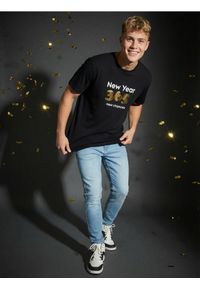 Sinsay - Bawełniana koszulka z napisem - czarny. Kolor: czarny. Materiał: bawełna. Wzór: napisy #1