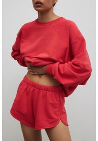 Marsala - Szorty z dzianiny dresowej w kolorze HIBISCUS RED - HOMEY-M. Okazja: na co dzień. Materiał: dresówka, dzianina. Styl: casual