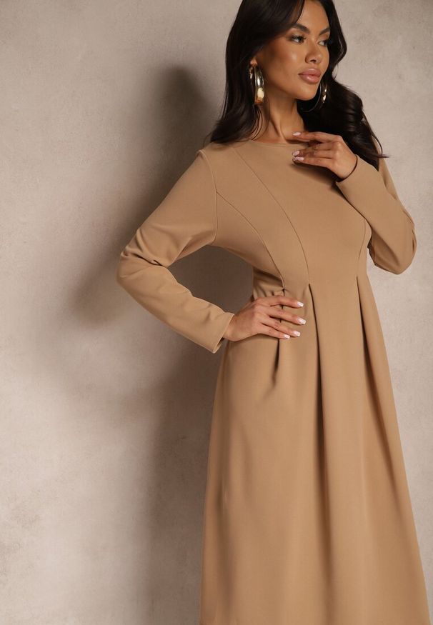 Renee - Ciemnobeżowa Rozkloszowana Sukienka w Eleganckim Stylu Temilissa. Okazja: na spotkanie biznesowe, na co dzień, na imprezę. Kolor: beżowy. Typ sukienki: rozkloszowane. Styl: elegancki