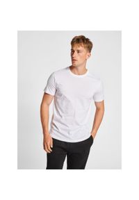 Koszulka męska bawełniana sportowa Hummel Red Basic T-shirt. Kolor: biały. Materiał: bawełna. Sport: fitness