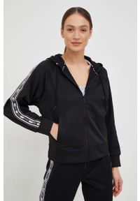 DKNY - Dkny bluza damska kolor czarny z kapturem z nadrukiem. Typ kołnierza: kaptur. Kolor: czarny. Długość rękawa: raglanowy rękaw. Wzór: nadruk #1
