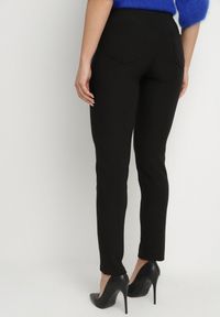Born2be - Czarne Spodnie Ozdobione Guzikami i Zakładkami Vamiole. Okazja: na spotkanie biznesowe, na co dzień. Kolor: czarny. Wzór: aplikacja. Styl: biznesowy, casual, elegancki #4