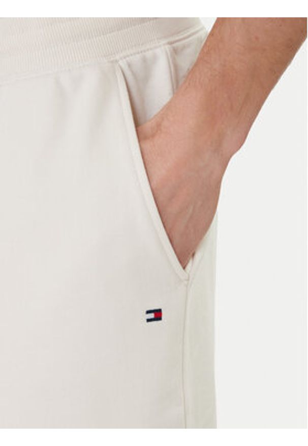 TOMMY HILFIGER - Tommy Hilfiger Szorty materiałowe Essential MW0MW37240 Écru Regular Fit. Materiał: bawełna