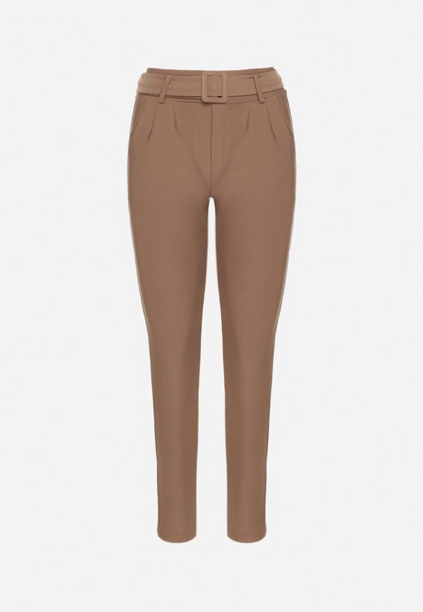 Born2be - Ciemnobeżowe Spodnie z Paskiem z Klamrą Falindea. Okazja: na co dzień. Kolor: beżowy. Styl: casual, sportowy