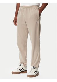 Adidas - adidas Spodnie dresowe Trefoil Essentials French Terry KT2454 Beżowy Regular Fit. Kolor: beżowy. Materiał: bawełna #1