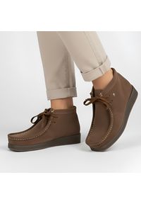 Brązowe Botki Hee Skórzane Buty Damskie Za Kostkę. Wysokość cholewki: za kostkę. Zapięcie: sznurówki. Kolor: brązowy. Materiał: skóra. Szerokość cholewki: normalna. Styl: boho, retro, vintage, klasyczny #1