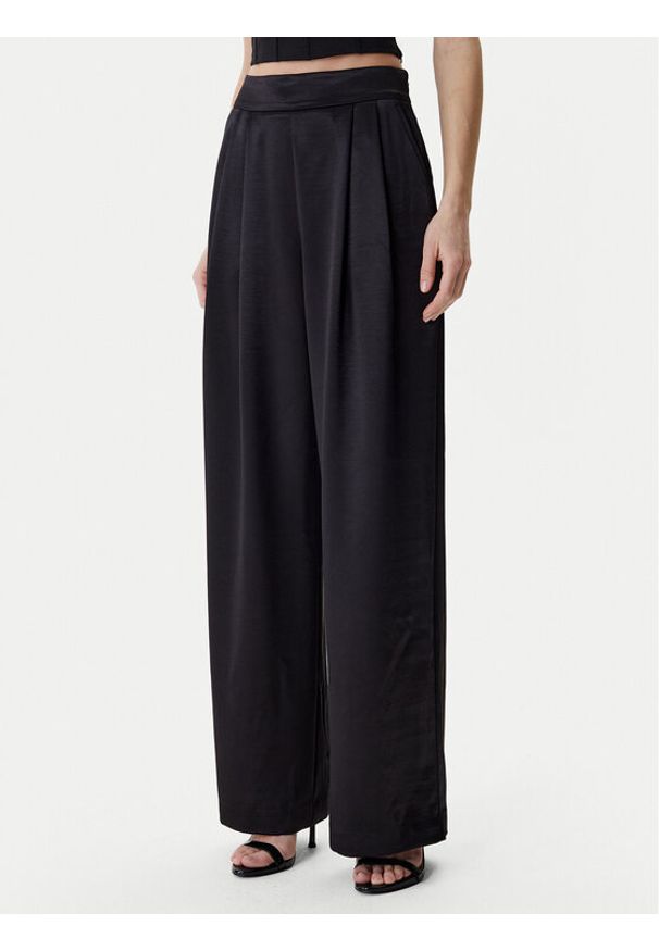 Guess Spodnie materiałowe W6RB66 W2612 Czarny Regular Fit. Kolor: czarny. Materiał: syntetyk