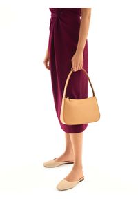 Kazar - Beżowe klapki damskie. Kolor: beżowy. Materiał: zamsz. Wzór: aplikacja. Styl: elegancki #5
