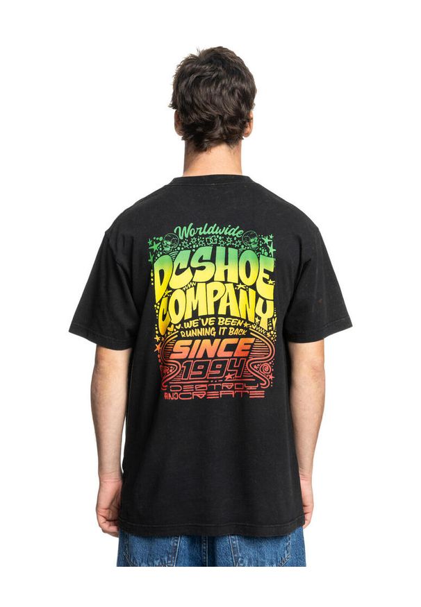 DC Shoes - Koszulka z krótkim rękawem dla Mężczyzn HOT BOX Czarny. Kolor: czarny. Materiał: bawełna. Długość rękawa: krótki rękaw. Długość: krótkie. Wzór: nadruk