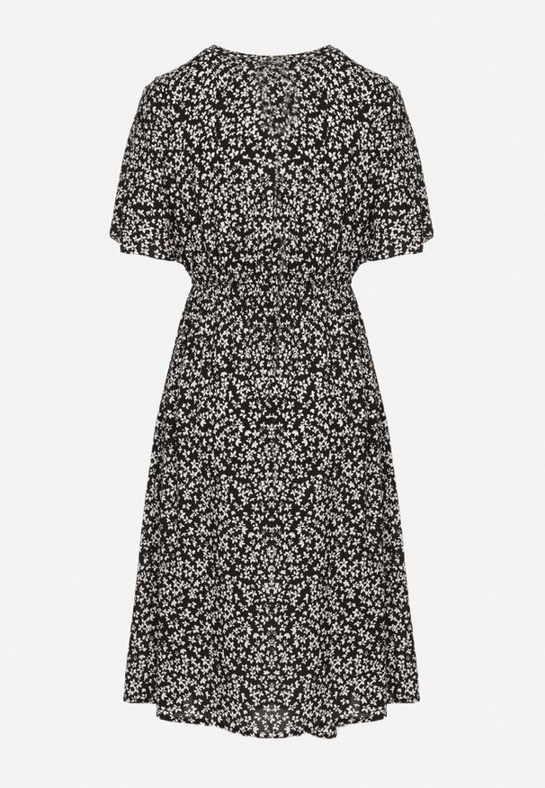 Born2be - Czarna Sukienka z Bawełny Rozkloszowana w Kwiaty Esirive. Typ kołnierza: dekolt w kształcie V. Kolor: czarny. Materiał: bawełna. Długość rękawa: krótki rękaw. Wzór: kwiaty