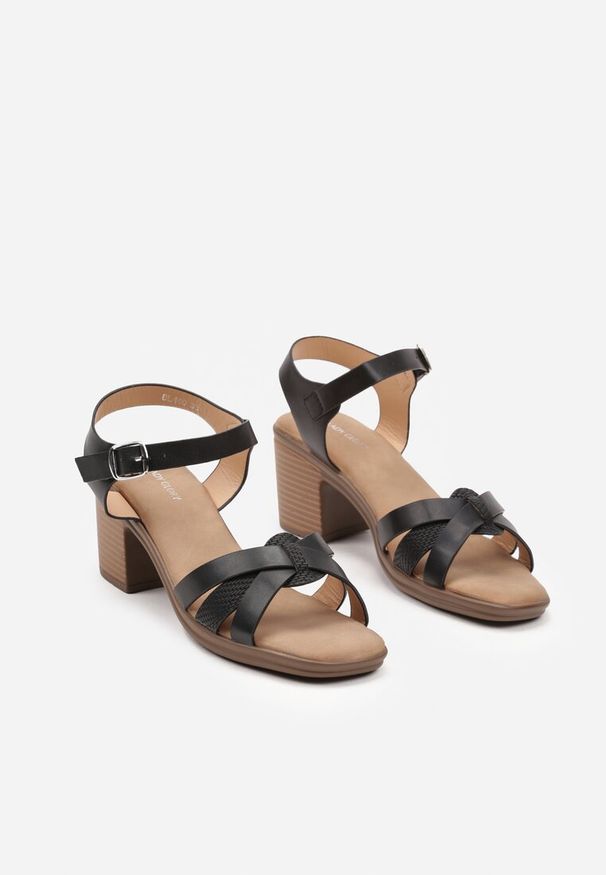 Renee - Czarne Sandały z Przeplatanymi Paskami na Słupkowym Obcasie Tinavi. Zapięcie: pasek. Kolor: czarny. Materiał: jeans. Sezon: lato. Obcas: na obcasie. Styl: elegancki. Wysokość obcasa: średni