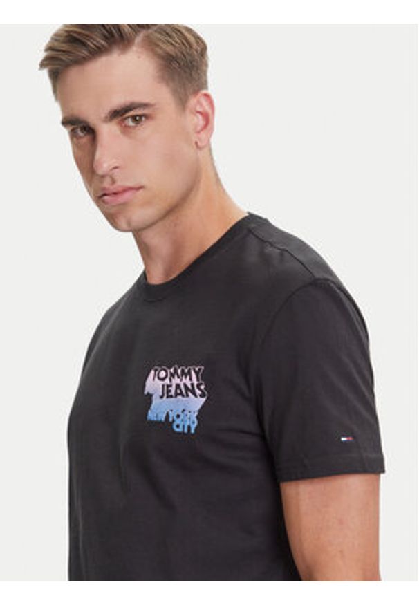Tommy Jeans T-Shirt Stack Backprint DM0DM21589 Czarny Regular Fit. Kolor: czarny. Materiał: bawełna
