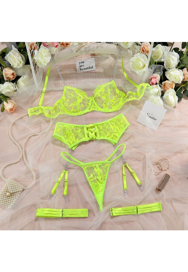 Intica - Komplet koronkowej bielizny z detalami łańcuszków na specjalne okazje Nesrin. Kolor: żółty. Materiał: koronka. Wzór: koronka