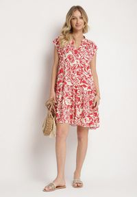 Born2be - Czerwona Bawełniana Sukienka o Kroju Oversize w Ornamentny Wzór Izelona. Okazja: na co dzień. Kolor: czerwony. Materiał: bawełna. Typ sukienki: oversize. Styl: klasyczny, casual #2