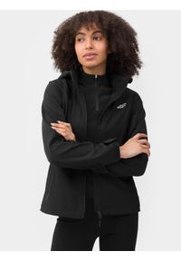4f - Kurtka softshell wiatroodporna membrana 5000 damska. Typ kołnierza: kołnierzyk stójkowy. Kolor: czarny. Materiał: softshell. Sport: turystyka piesza #1