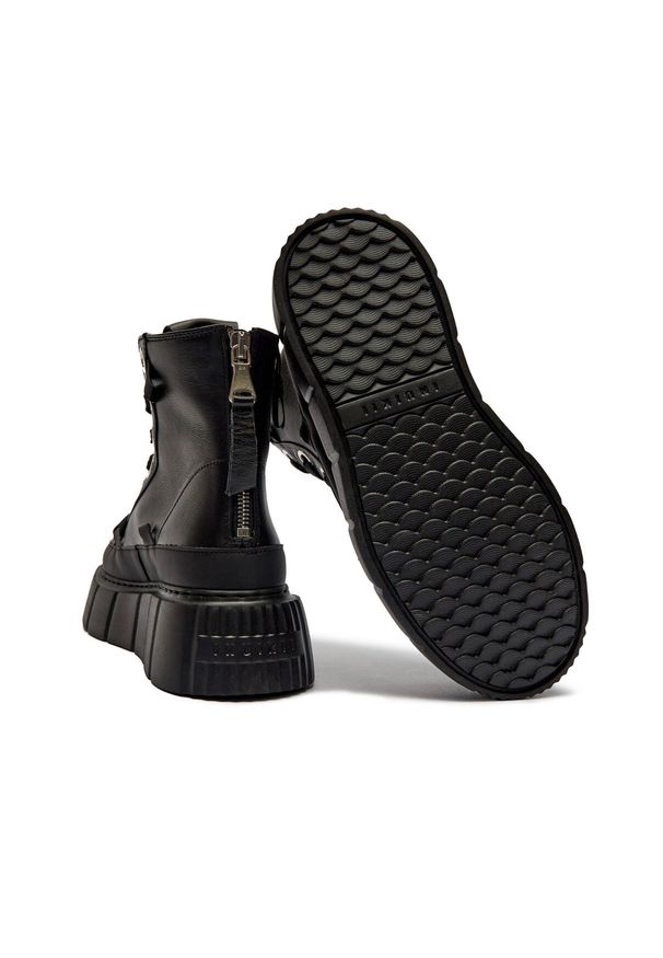 Inuikii - Sneakersy damskie INUIKII LEATHER MATILDA. Okazja: na spacer, do pracy, na co dzień. Kolor: czarny. Sport: turystyka piesza