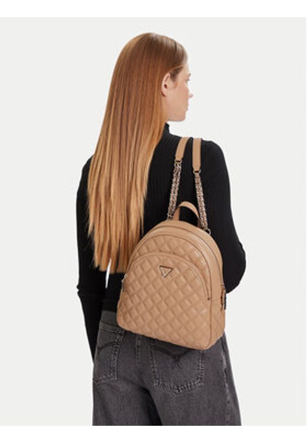 Guess Plecak Giully II HWQG96 73320 Beżowy. Kolor: beżowy. Materiał: skóra