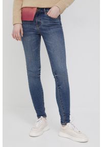 Armani Exchange jeansy damskie medium waist. Kolor: niebieski