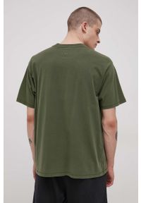 Levi's® - Levi's T-shirt bawełniany kolor zielony gładki. Okazja: na co dzień, na spotkanie biznesowe. Kolor: zielony. Materiał: bawełna. Wzór: gładki. Styl: biznesowy, casual