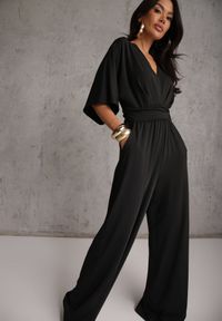 Renee - Czarny Nietoperzowy Kombinezon Koktajlowy z Wiskozą Zdobiony Drapowaniem Avadina. Kolor: czarny. Materiał: wiskoza. Wzór: aplikacja. Styl: wizytowy #8