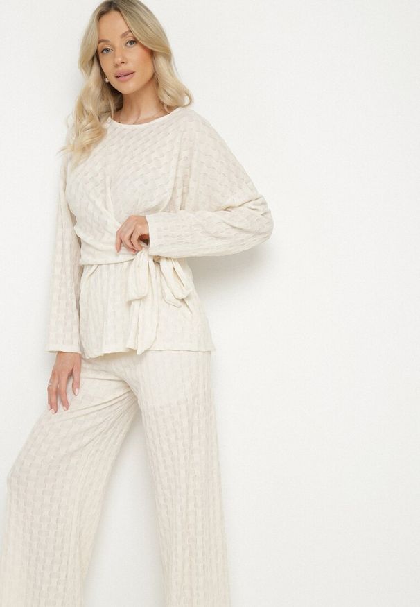 Born2be - Beżowy Komplet Szerokie Spodnie i Bluzka z Ozdobnym Wiązaniem Cilinne. Kolor: beżowy. Materiał: materiał