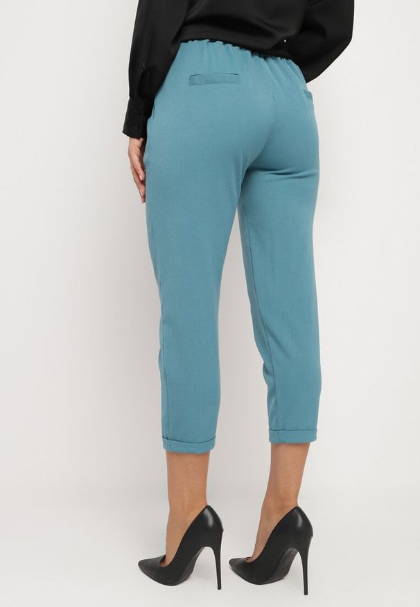 Born2be - Niebieskie Spodnie 3/4 z Gumką w Talii i Kieszeniami Saivie. Kolor: niebieski. Styl: elegancki