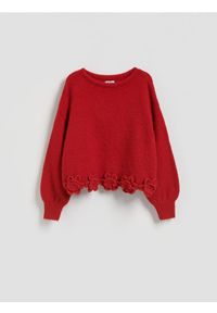 Reserved - Sweter z kwiatową aplikacją - czerwony. Kolor: czerwony. Materiał: wełna, dzianina. Wzór: aplikacja, kwiaty #1