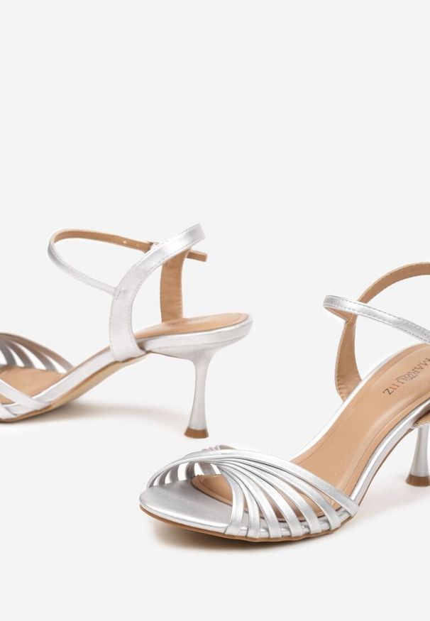 Born2be - Srebrne Sandały z Ekoskóry na Cienkiej Szpilce z Regulowanym Paskiem przy Kostce Mariqua. Okazja: na randkę, na ślub cywilny, na wesele. Zapięcie: pasek. Kolor: srebrny. Obcas: na szpilce