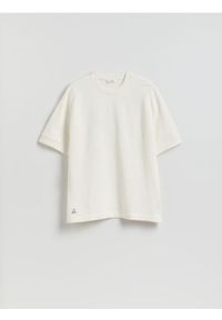 Reserved - T-shirt boxy z nadrukiem - złamana biel. Materiał: dzianina, bawełna. Wzór: nadruk