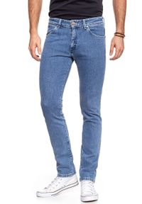 Wrangler - WRANGLER SPODNIE MĘSKIE RETRO TAPERED STRETCH MID W1P8FK054. Stan: obniżony. Wzór: aplikacja. Styl: retro #3