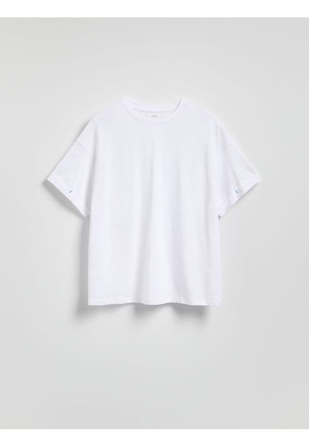 Reserved - T-shirt z nadrukiem na plecach - biały. Kolor: biały. Materiał: dzianina, bawełna. Wzór: nadruk