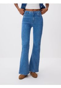 Reserved - Jeansy flare z wysokim stanem - niebieski. Stan: podwyższony. Kolor: niebieski #1