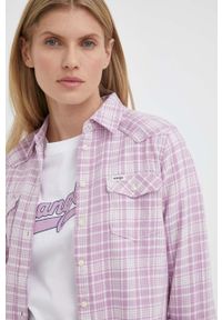 Wrangler koszula bawełniana damska kolor różowy regular z kołnierzykiem klasycznym. Typ kołnierza: kołnierzyk klasyczny. Kolor: różowy. Materiał: bawełna. Długość rękawa: długi rękaw. Długość: długie. Styl: klasyczny #5