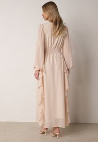 Born2be - Beżowa Romantyczna Sukienka Koktajlowa z Falbanami i Marszczeniem w Pasie Aranilla. Typ kołnierza: kołnierz z falbankami. Kolor: beżowy. Materiał: materiał, tkanina. Wzór: gładki, aplikacja. Typ sukienki: rozkloszowane. Styl: wizytowy #5