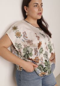 Born2be - Zielona Wiskozowa Bluzka w Kwiaty Talina. Okazja: na co dzień. Kolor: zielony. Materiał: wiskoza. Wzór: kwiaty. Styl: elegancki, klasyczny, casual #6