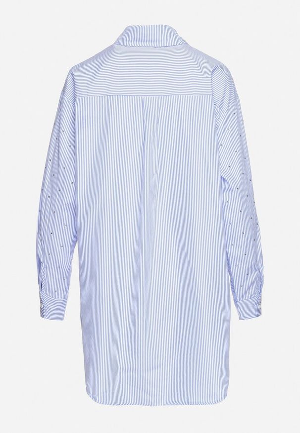 Born2be - Niebieska Koszula w Pionowe Paski Zapinana na Guziki z Dłuższym Tyłem Nellthira. Okazja: na co dzień. Kolor: niebieski. Długość rękawa: długi rękaw. Długość: długie. Wzór: paski. Styl: casual, klasyczny, elegancki
