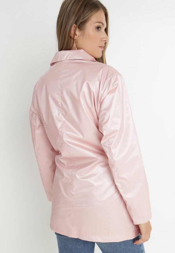Born2be - Różowa Kurtka Layna. Typ kołnierza: kołnierzyk stójkowy. Kolor: różowy. Materiał: materiał. Długość rękawa: długi rękaw. Długość: długie