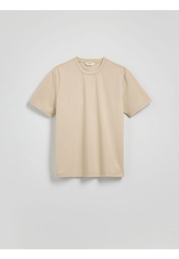 Reserved - Strukturalny t-shirt comfort fit - beżowy. Kolor: beżowy. Materiał: dzianina