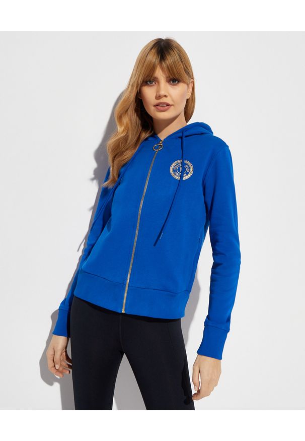 Versace Jeans Couture - VERSACE JEANS COUTURE - Rozpinana bluza z logo. Kolor: niebieski. Materiał: bawełna, prążkowany. Długość rękawa: długi rękaw. Długość: długie