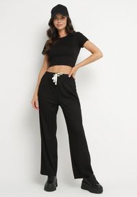 Born2be - Czarne Spodnie Dresowe z Gumką w Pasie i Szeroką Nogawką Mironia. Okazja: na co dzień. Kolor: czarny. Materiał: dresówka. Styl: elegancki, casual